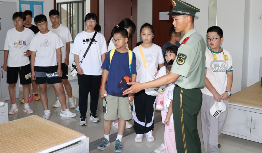 “军民携手・筑梦八一”  青少年走进武警部队社会实践主题活动