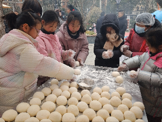 府前社区“两委” “晾晒承诺，请你来监督”暨“腊八暖民心，实事惠邻里”活动